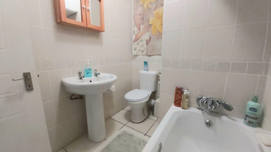 2 Bedroom Property for Sale in Heiderand Western Cape